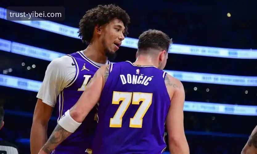 如何通过专业数据分析，解读湖人队137-130战胜步行者的关键转折？